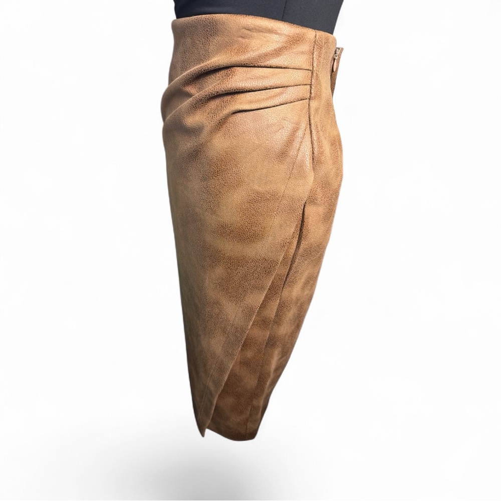 ✨ Tahari NWT Brown Faux Leather Knee-Length Pencil Skirt - Picture 3 of 4